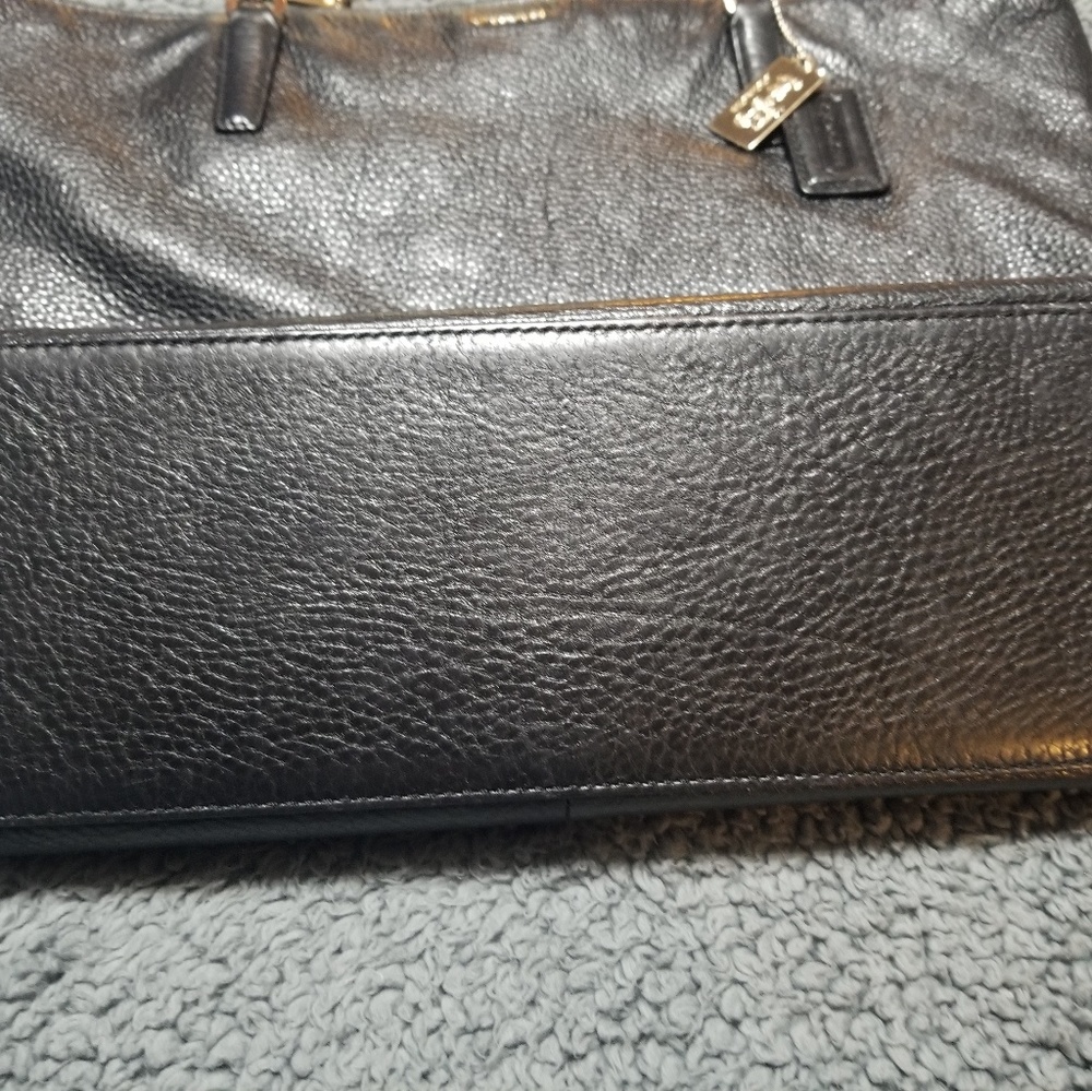 Coach black genuine leather bag with gold accents - Picture 4 of 7